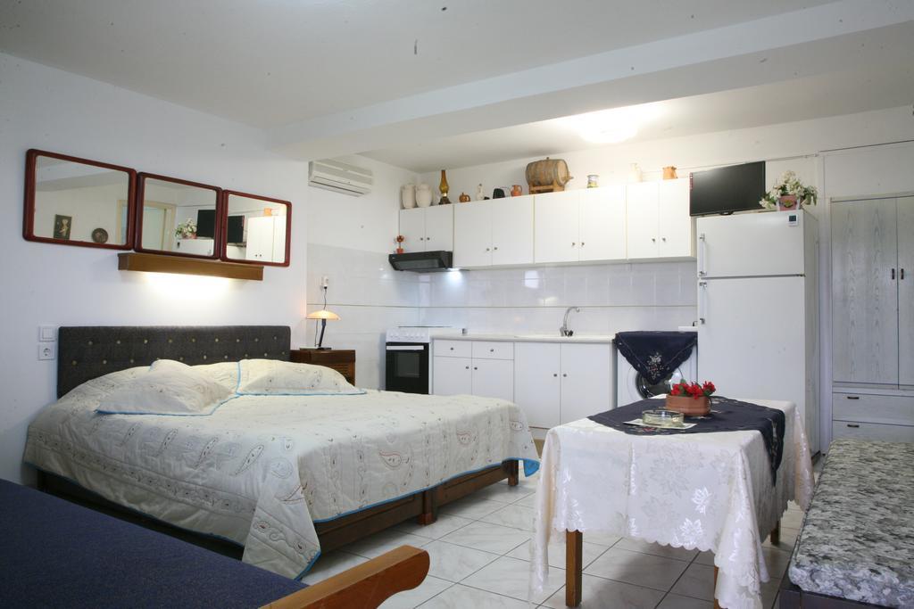 Aigli Apartments Néa Ankhíalos 외부 사진
